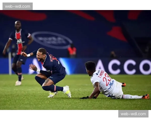 巴黎圣日耳曼迎战马赛：国家德比前瞻，姆巴佩对决奥巴梅杨