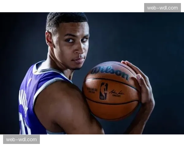 霍姆格伦接受ESPN专访,谈增重后如何在雷霆“五外”体系中发挥作用 霍姆格伦接受ESPN专访,谈增重后如何在雷霆“五外”体系中发挥作用